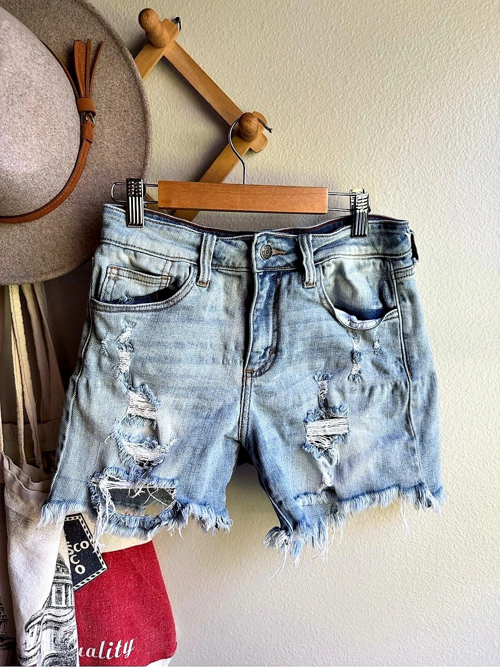 Carly Jean Distressed Denim Jean Shorts in Blue Size Small